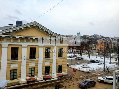 комерційна за адресою Полкова вул., 3