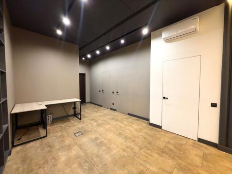 комерційна за адресою Жилянська вул., 68