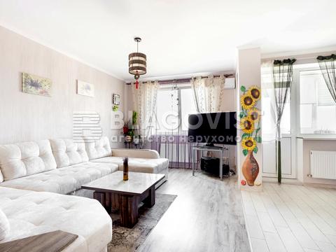 квартира за адресою Богатирська вул., 42