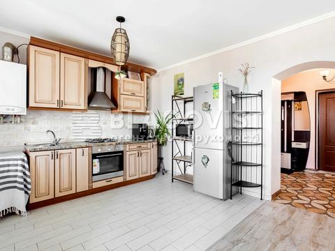 квартира за адресою Богатирська вул., 42