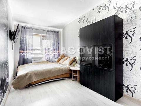 квартира за адресою Богатирська вул., 42