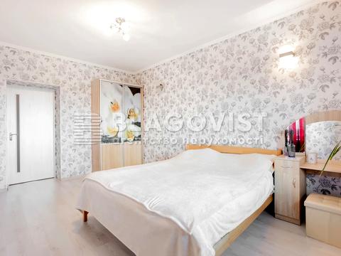 квартира за адресою Богатирська вул., 42