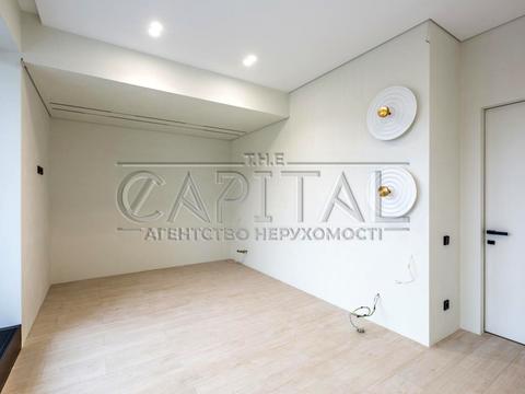 комерційна за адресою Київська вул., 10