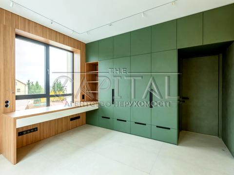 комерційна за адресою Київська вул., 10