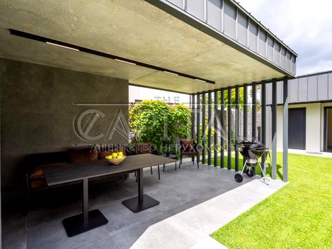 комерційна за адресою Київська вул., 10