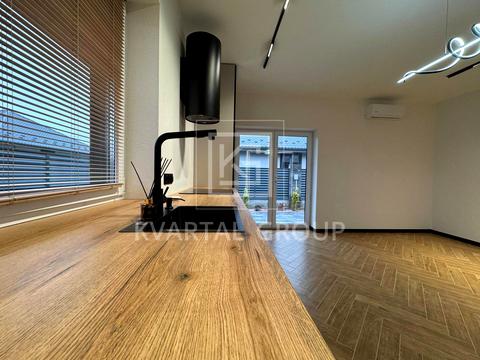 будинок за адресою Успішна, 10