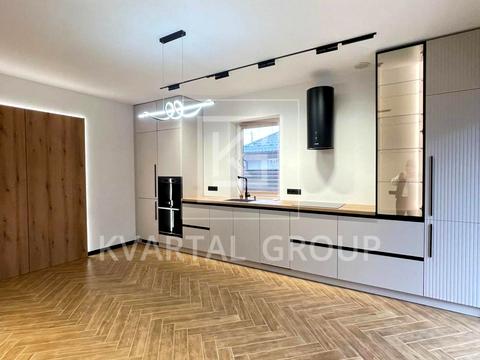 будинок за адресою Успішна, 10