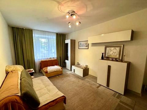 квартира за адресою Космонавтів вул., 122а