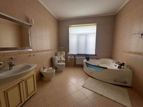 будинок за адресою с. Лісники, Кільцева вул., 2б