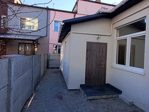 коммерческая по адресу Ровно, вул. Симона Петлюри, 28