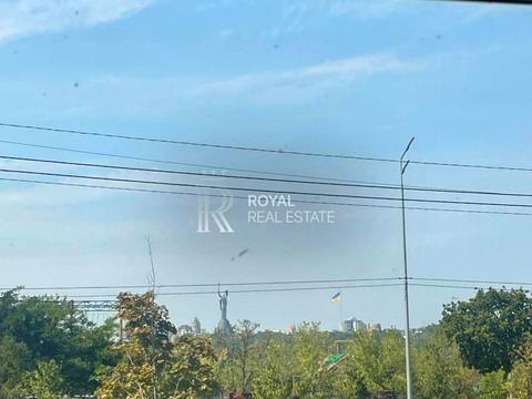 комерційна за адресою Дніпровська набережна вул., 13