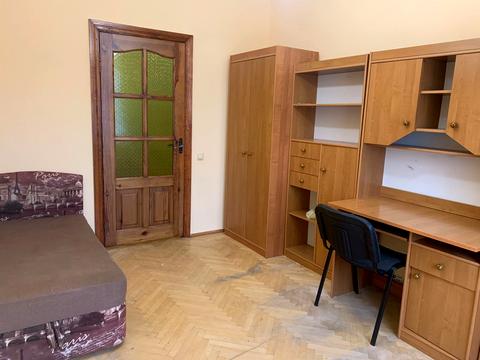 квартира за адресою Ревуцького вул., 28