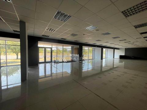 комерційна за адресою Дніпровська набережна вул., 13