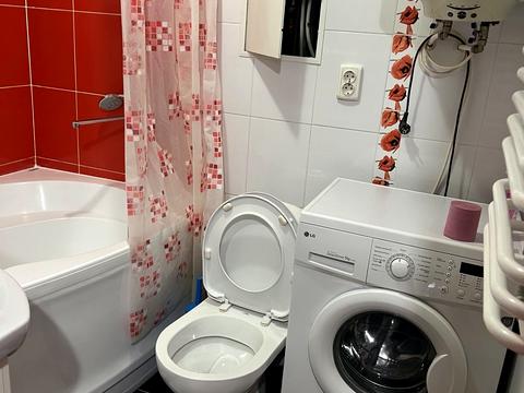 квартира за адресою Тролейбусна вул., 8