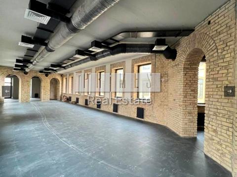 комерційна за адресою Прорізна вул., 8