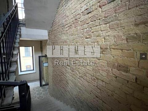 комерційна за адресою Прорізна вул., 8