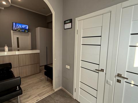 комерційна за адресою Миру просп., 4-А