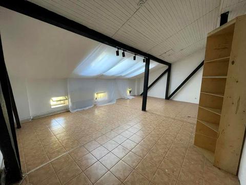 комерційна за адресою Староєврейська вул., 22