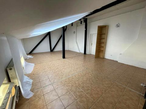 комерційна за адресою Староєврейська вул., 22