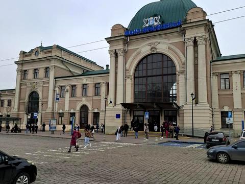 комерційна за адресою Залізнична вул., 49