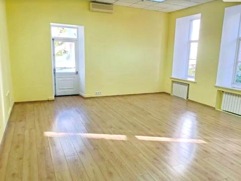 комерційна за адресою Богдана Хмельницького вул., 33/34