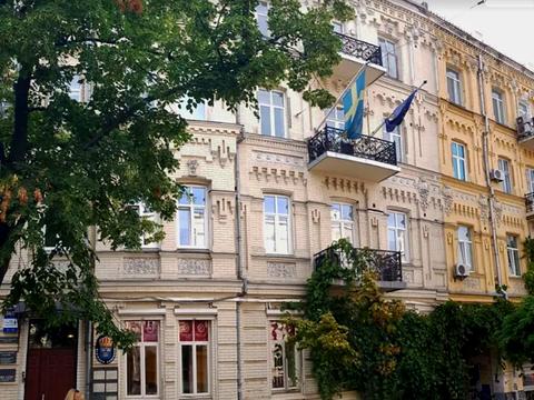 комерційна за адресою Богдана Хмельницького вул., 33/34