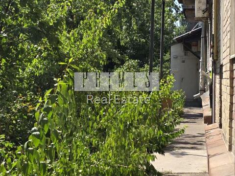 комерційна за адресою Будівельників вул., 1