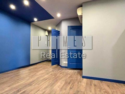 комерційна за адресою Будівельників вул., 1