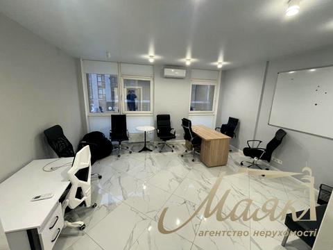 комерційна за адресою Предславинська вул., 42-А