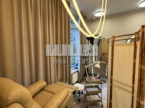 комерційна за адресою Золотоустівська вул., 30