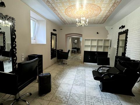 комерційна за адресою Михайла Грушевського вул., 1