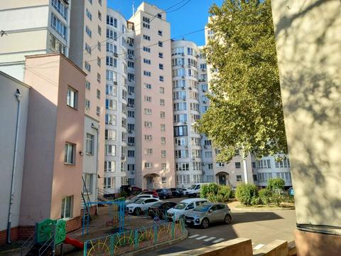 комерційна за адресою Мечникова вул., 2/1