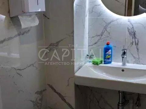 комерційна за адресою Антоновича вул. (Горького), 74-78