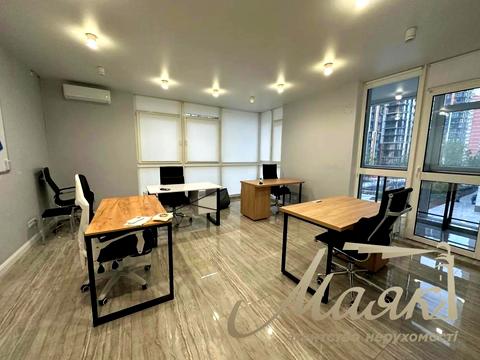 комерційна за адресою Предславинська вул., 57