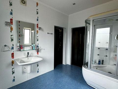 будинок за адресою Бориса Джонсона вул.