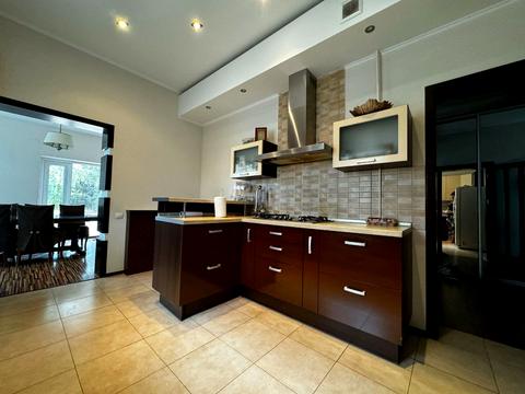 будинок за адресою Бориса Джонсона вул.