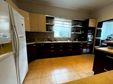 будинок за адресою Бориса Джонсона вул.