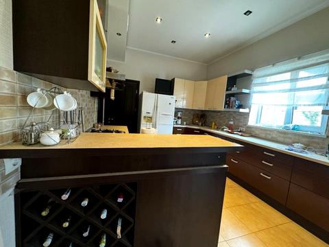 будинок за адресою Бориса Джонсона вул.