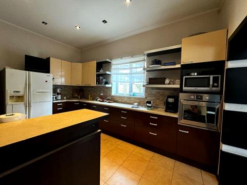 будинок за адресою Бориса Джонсона вул.