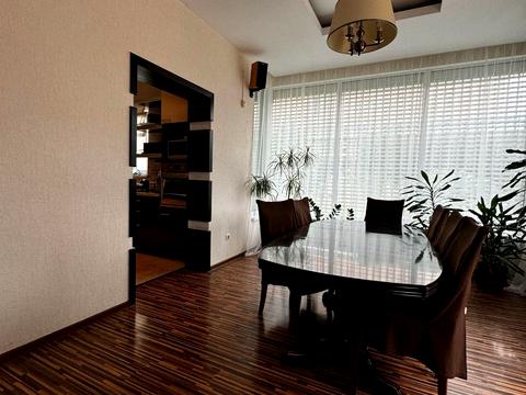 будинок за адресою Бориса Джонсона вул.