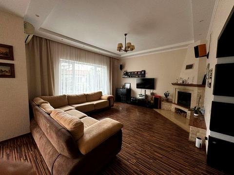 будинок за адресою Бориса Джонсона вул.