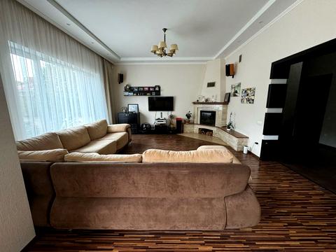 будинок за адресою Бориса Джонсона вул.