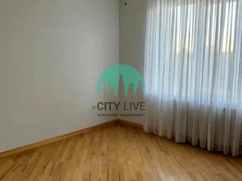 квартира за адресою Тролейбусна вул., 28