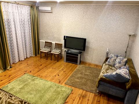 будинок за адресою Павла Загребельного вул. (Миколи Раєвського)