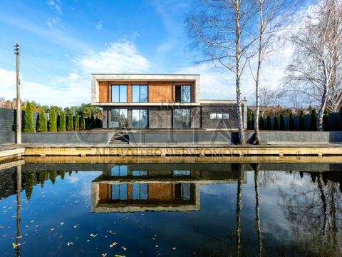 будинок за адресою смт. Козин, Лугова вул.