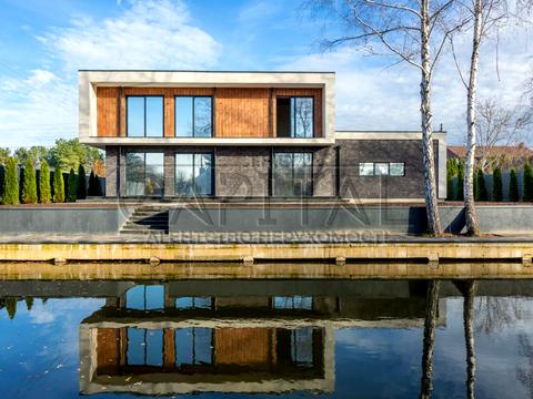 будинок за адресою смт. Козин, Лугова вул.