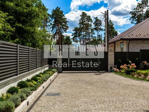 будинок за адресою Шкільна вул., 12