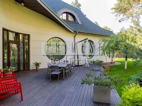 будинок за адресою Дачна вул.