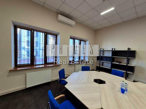 комерційна за адресою Паторжинського вул., 14