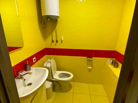 комерційна за адресою Писаржевського вул., 2